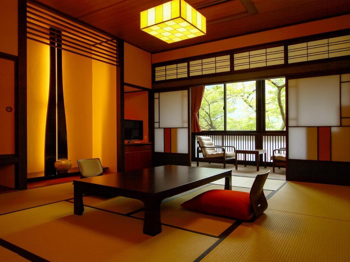 Sanrakuen Hotel Tonami Екстериор снимка