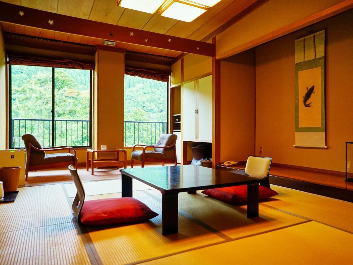 Sanrakuen Hotel Tonami Екстериор снимка