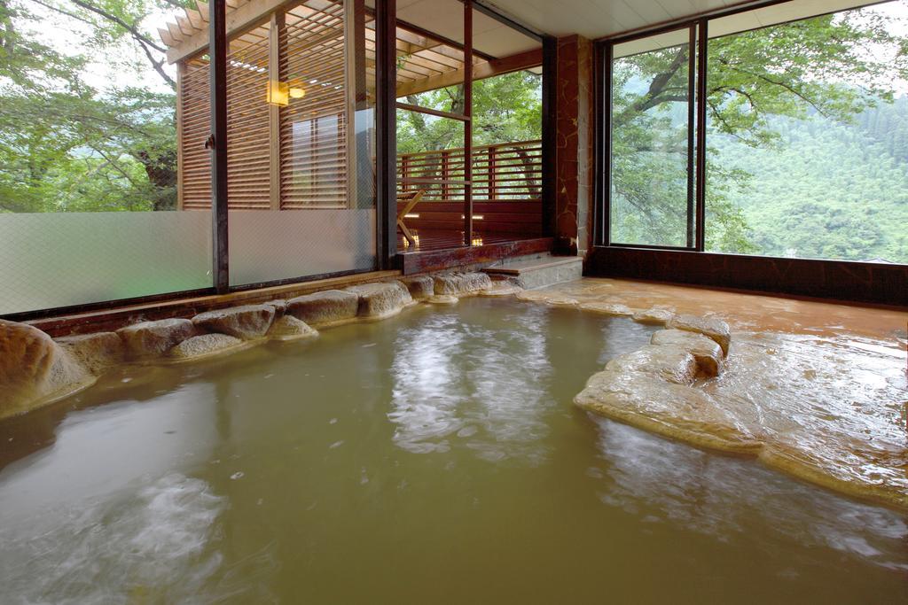 Sanrakuen Hotel Tonami Екстериор снимка
